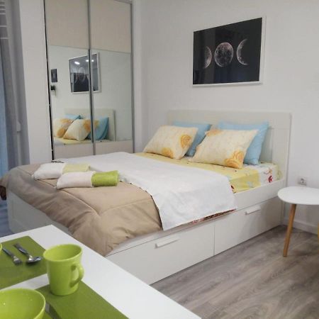 Cozy Studio Near Victoria Metro Station Athena Bagian luar foto