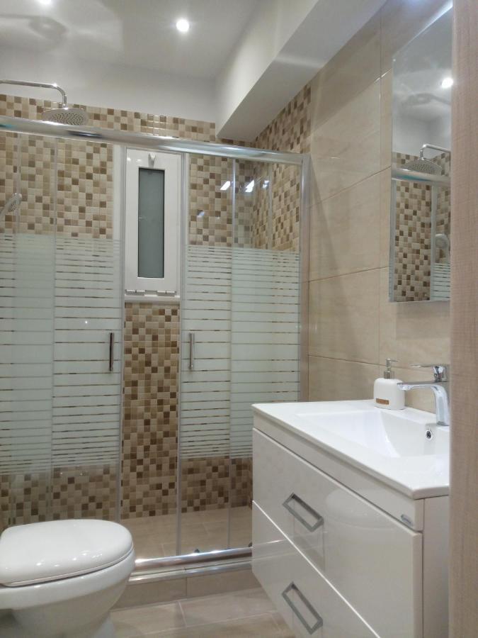 Cozy Studio Near Victoria Metro Station Athena Bagian luar foto